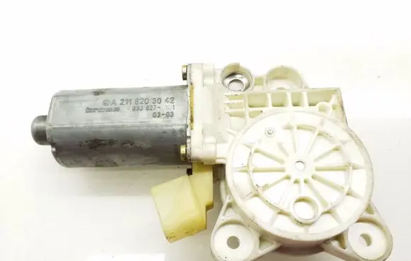 Mercedes-Benz E W211 Front door window regulator motor A2118203042