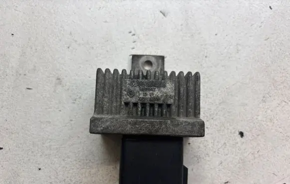 Volvo S40, V40 Glow plug pre-heat relay 7700115070