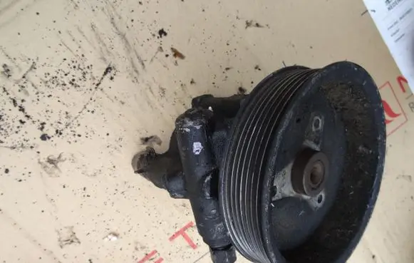 Opel Vivaro Power steering pump 8200024738
