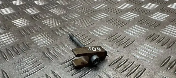 Mercedes-Benz E W212 Fuel Injector clamp holder 