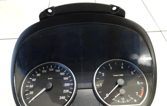 BMW 1 E81 E87 Speedometer (instrument cluster) 9187038