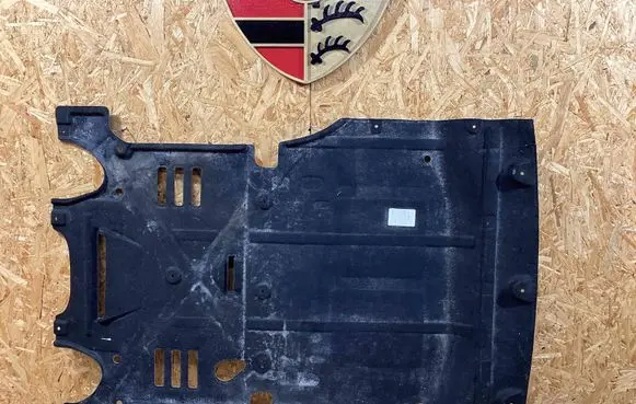 Porsche Macan (95B) Engine splash shield/under tray 95B863821e