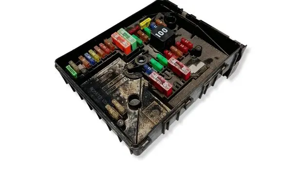 Volkswagen Touran I Fuse box set 1K0937125D