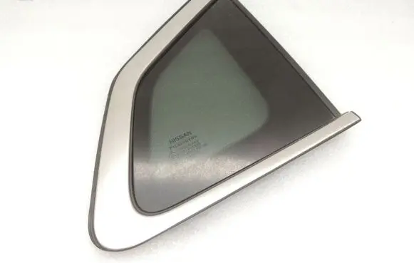 Nissan Qashqai Rubber seal loading door window/glass 833124EA1A