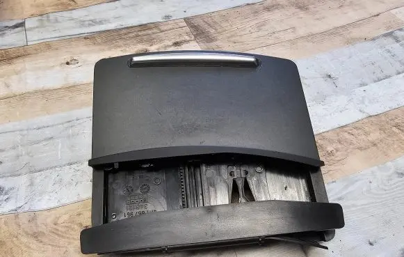 Audi A6 S6 C6 4F Ashtray (front) 4F1857951C 22092005 6068