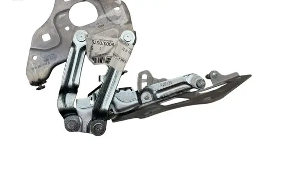 Engine bonnet/hood hinges