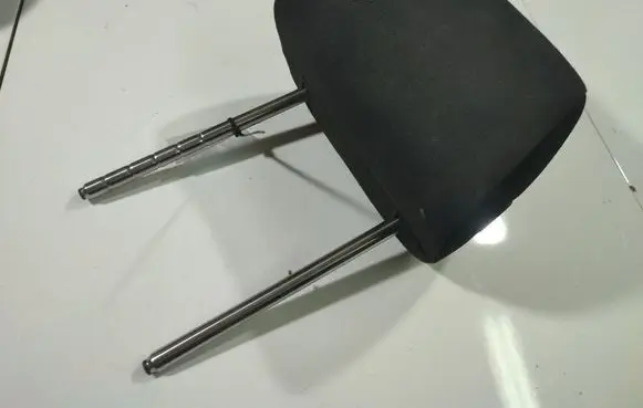 Volkswagen PASSAT B6 Front seat headrest 