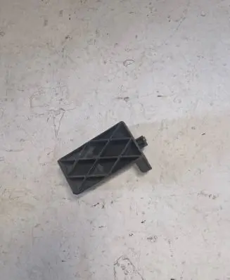 Volvo V70 Radiator mount bracket 31368196