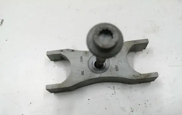 Volkswagen Sharan Fuel Injector clamp holder 03L216A