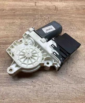 Volkswagen PASSAT B6 Rear door window regulator motor 3C9959704 975281200