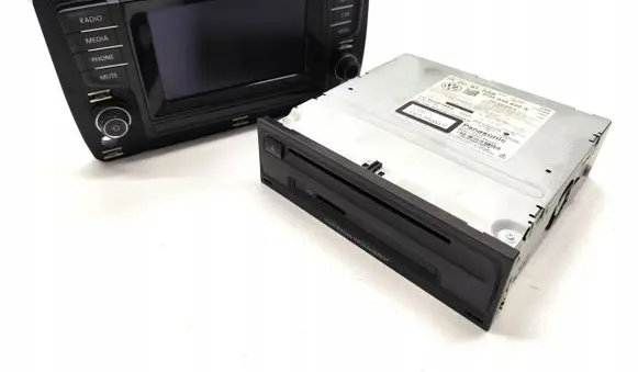 Volkswagen Golf VII Radio/CD/DVD/GPS head unit 5G0035820A