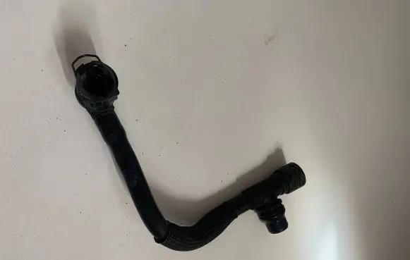 BMW 5 G30 G31 Engine coolant pipe/hose 8602612