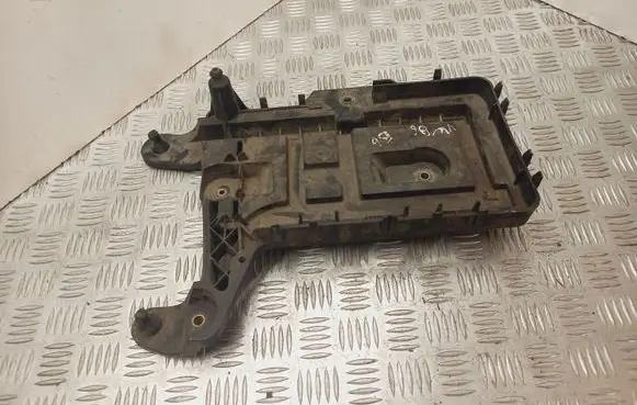 Volkswagen PASSAT B6 Battery tray 1K0915333C