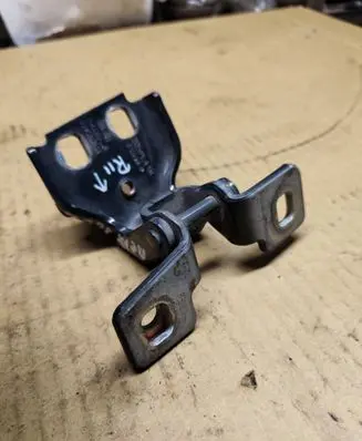 Jeep Grand Cherokee (WJ) Rear door upper hinge 
