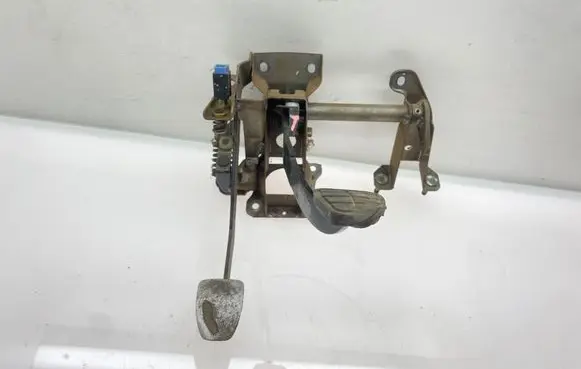 Subaru Forester SF Pedal assembly 