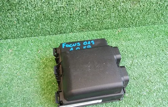Ford Focus Relay mounting block 