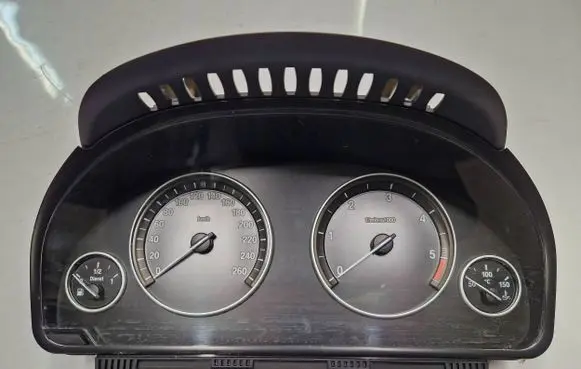 BMW 5 F10 F11 Speedometer (instrument cluster) 9249348