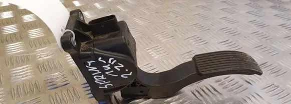 Mercedes-Benz Sprinter W906 Accelerator throttle pedal A9063000304