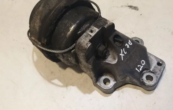 Engine mounting bracket