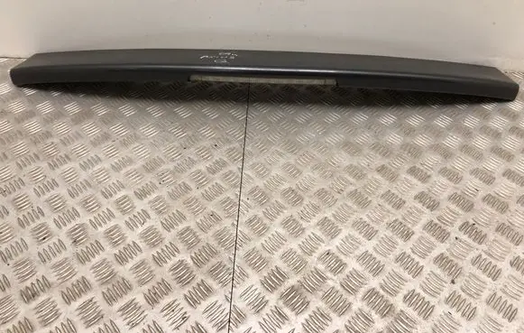 Tailgate/trunk spoiler