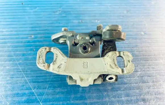 BMW 1 E81 E87 Tailgate/trunk/boot hinge 7060626