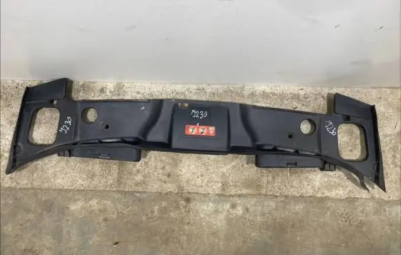 Mercedes-Benz CLS C218 X218 Engine cover (trim) A2185000655