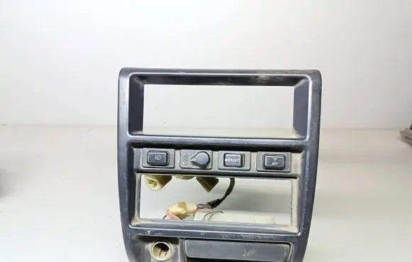 Subaru Forester SF Radio/GPS head unit trim 311T84 509609 980511