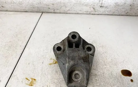 Opel Vectra B Engine mounting bracket 90538041 24495013A