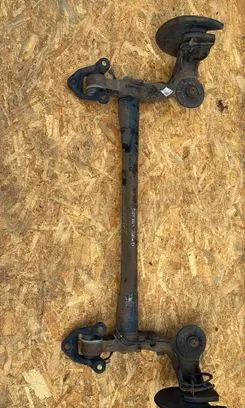 Opel Zafira B Rear axle beam BZT003