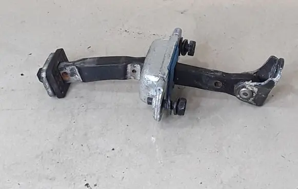 Hyundai Santa Fe Rear door check strap stopper