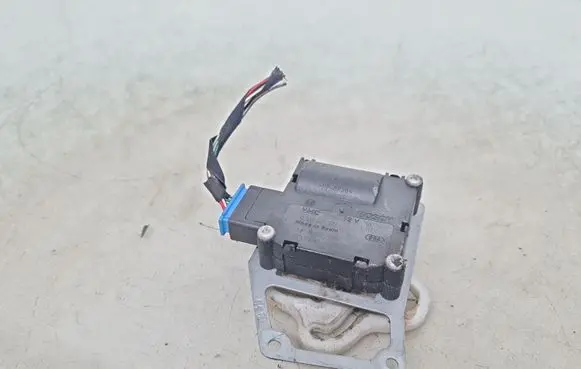 Audi A8 S8 D3 4E Air flap motor/actuator 4E0820511