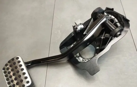Mercedes-Benz GLC X253 C253 Brake pedal A2052920515 2925