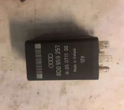 Audi A4 S4 B5 8D Other relay 8D0959257 05071100