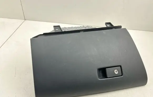 Glove box