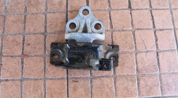 Opel Corsa D Engine mount vacuum valve 13130742
