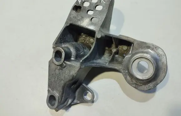 Audi A4 S4 B6 8E 8H Engine mounting bracket 8E0199351