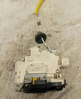 Audi A4 S4 B7 8E 8H Rear door lock