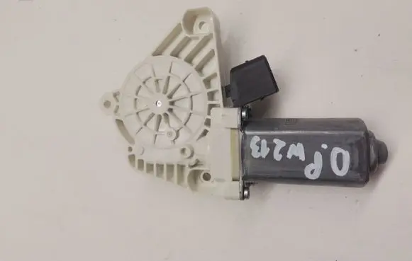 Mercedes-Benz E W213 Front door window regulator motor A0009066206