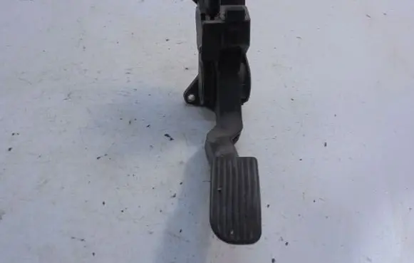 Mercedes-Benz Sprinter W901 W902 W903 W904 Accelerator pedal position sensor A9013000404