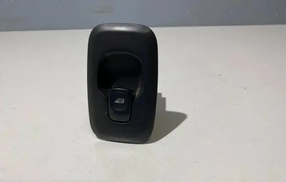 Volvo V70 Electric window control switch 8685288 02W372