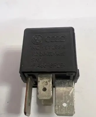 Volkswagen Touareg I Other relay 1K0951253A PA66GF25 V23134J52X330