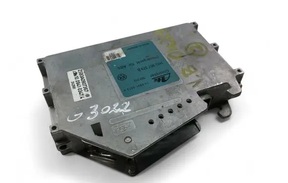 Volkswagen Golf III ABS control unit/module 1H0907379B