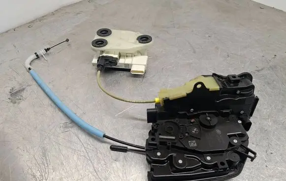 BMW X5 F15 Front door lock 5121728194812 51217281948 728194812