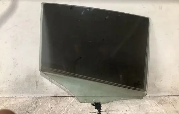 BMW 1 E81 E87 Rear door window glass 43R001583