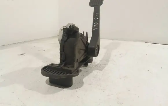 Volvo V70 Accelerator throttle pedal 30636005
