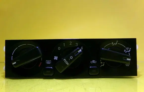 Mitsubishi Space Star Climate control unit MR262492