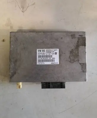 Skoda Octavia Mk2 (1Z) Bluetooth control unit module 5P0862335A 00401032A3 66G2008LFSA3