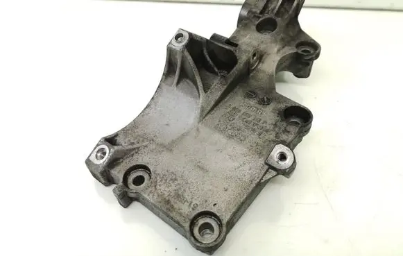 Volkswagen PASSAT B6 Generator/alternator bracket 03G903143F