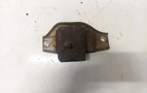 Subaru Legacy Engine mount bracket