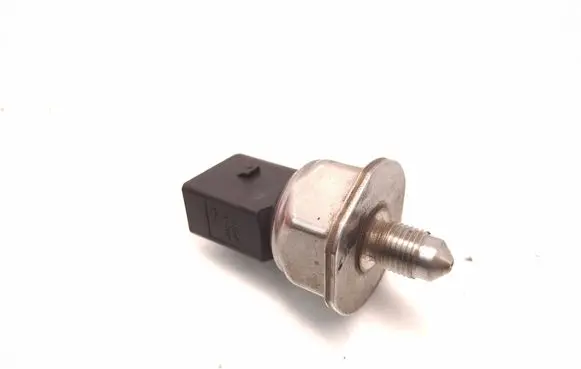BMW 1 E81 E87 Fuel pressure regulator 7537319
